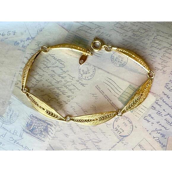 Jewelry - Vintage Gold-Tone Filigree Link Bracelet